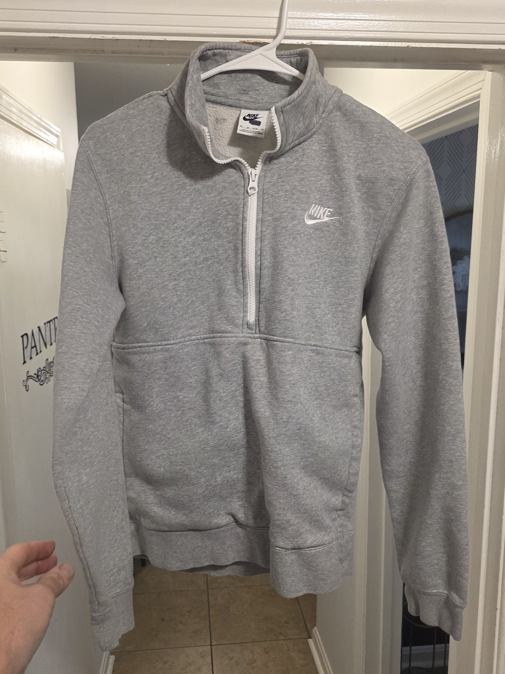 Nike Men’s Light Gray Crewneck Sweatshirt